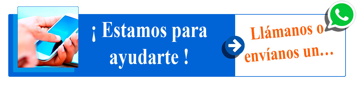 Mano accionando un tel&eacute;fono m&oacute;vil para enviar mensaje por WhatsApp